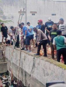Seorang Jenazah Pria di Evakuasi dari Bak Air, Ketua RT Tegaskan Bukan Warganya