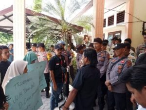 Kritik Pejabat: Pemimpin Harus Siap Dikritik atau Lebih Baik di Rumah Mengurus Peliharaan