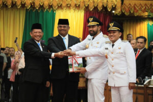 Menteri Dalam Negeri RI Melentik Gubernur Aceh Masa Bakti 2025-2030 di Banda Aceh
