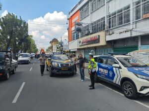 Personil Polres Serdang Bedagai dan Polsek Perbaungan Kawal Aksi Damai Hari Buruh di Medan