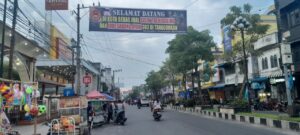 Satire di Kisaran: DPP PERMASI Pasang Spanduk Sindiran untuk Kapolres Asahan