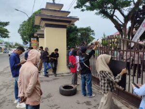 Aktivitas PETI Terus Beroperasi, AMM Gelar Aksi di Polda Gorontalo Desak Kapolsek Popayato Barat Dicopot