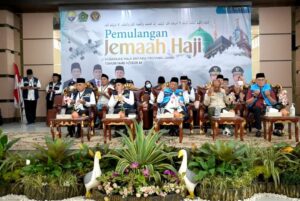 Wagub Jambi Sambut Kepulangan Jemaah Haji Kloter 20: Haji Bukan Hanya Ibadah, Tapi Teladan Sosial