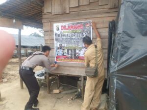 Polsek Bayung Lencir Tegas Larang Aktivitas Ilegal Refinery, Pasang Spanduk hingga Ajak Warga Bongkar Mandiri