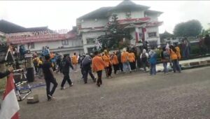 Gelombang Massa Kepung DPRD Jambi, Teriakkan Ketidakadilan dan Desakan Reformasi