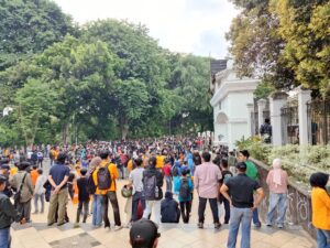 Aksi Demo di DPRD dan Kantor Gubernur Jambi Berakhir dengan Dialog, Mahasiswa Suarakan Lima Tuntutan