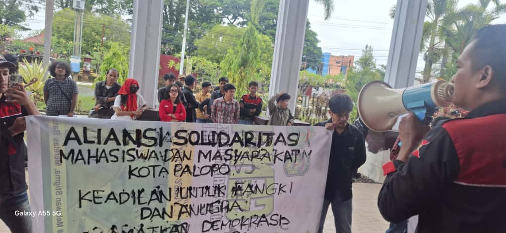 Tempuh Jalur Pra Peradilan, Massa Geruduk PN Palopo Tuntut Keadilan untuk Fangki dan Anugrah