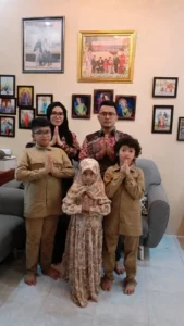 Dari Loper Koran ke Kursi Legislatif: Kisah Perjalanan Kiki Komeini