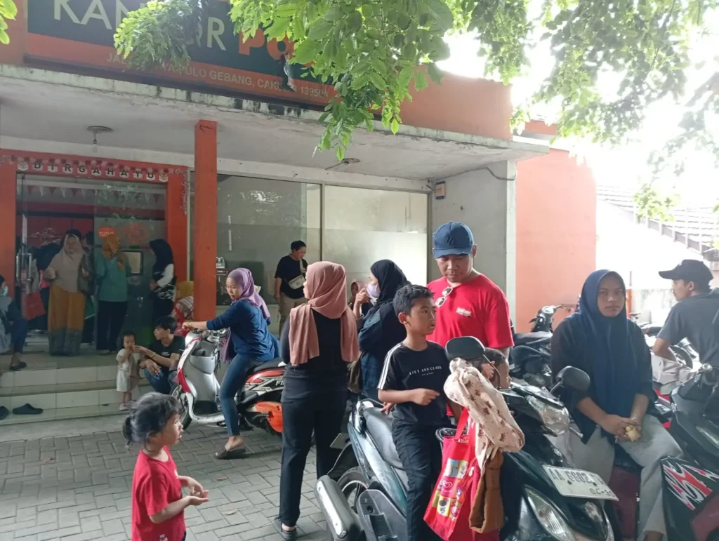 Pencairan BLT Kesra2025 Kelurahan Pulogebang didistribusikan Melalui Kantor Pos