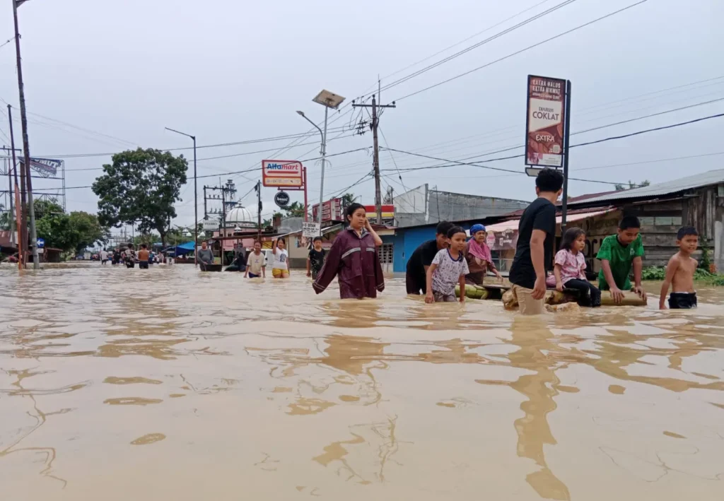 Dampak Banjir, Warga Pematang Tengah Tanjung Pura Lengkap dengan Penderitaan