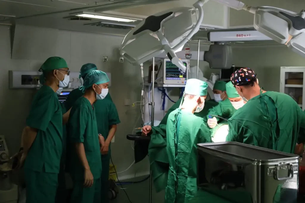 TNI AL KRI RJW-992 Laksanakan Pelayanan Kesehatan Bagi Korban Bencana Alam di Sibolga