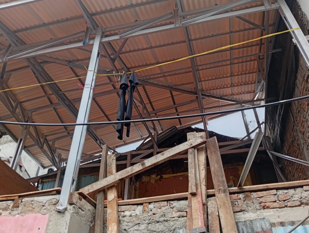Warga Soroti Kualitas Material Program Bedah Rumah di Menteng Jaya