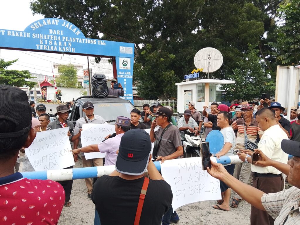 Puluhan Petani Gedor Kantor PT BSP Kisaran, Tuntut Kejelasan HGU dan Sertifikat Plasma