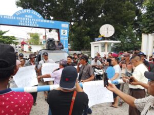 Puluhan Petani Gedor Kantor PT BSP Kisaran, Tuntut Kejelasan HGU dan Sertifikat Plasma