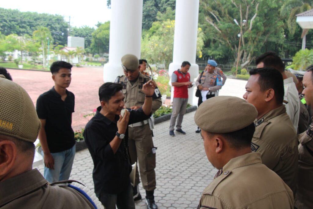 Belasan Mahasiswa Geruduk Kantor Bupati Asahan, Soroti Dugaan Korupsi di Lingkungan Pemkab