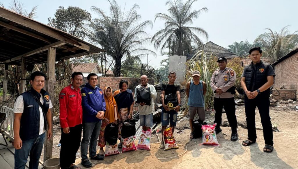 Sinergi Polda Sumsel, Polres Muba, dan Polsek Bayung Lencir Salurkan Bantuan untuk Korban Kebakaran