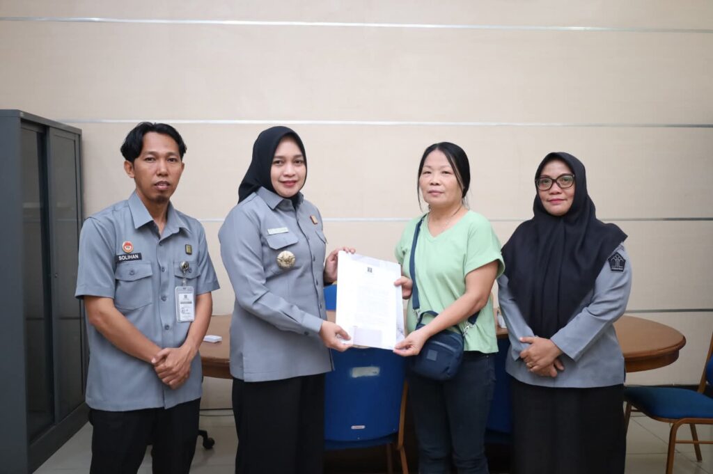 Wujud Kepastian Hukum, Kanwil Kemenkum Jambi Serahkan Keputusan Status Kewarganegaraan
