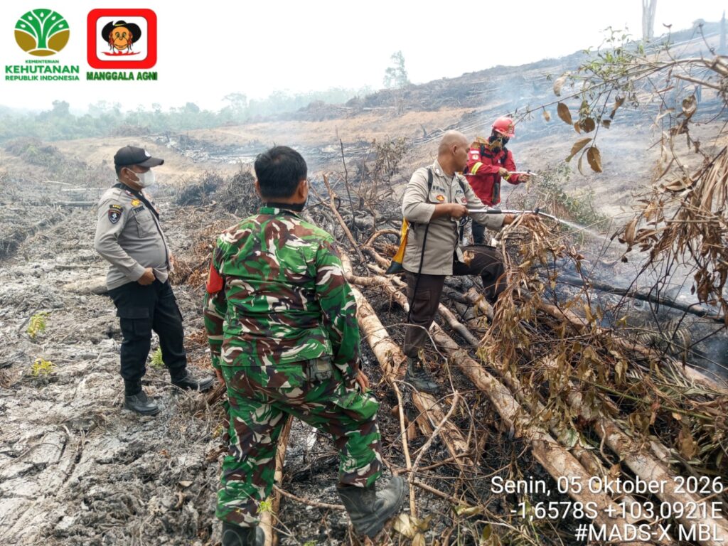 Tim Gabungan Padamkan Karhutla di Desa Pelayangan Batanghari, Lahan Terbakar 0,8 Hektare